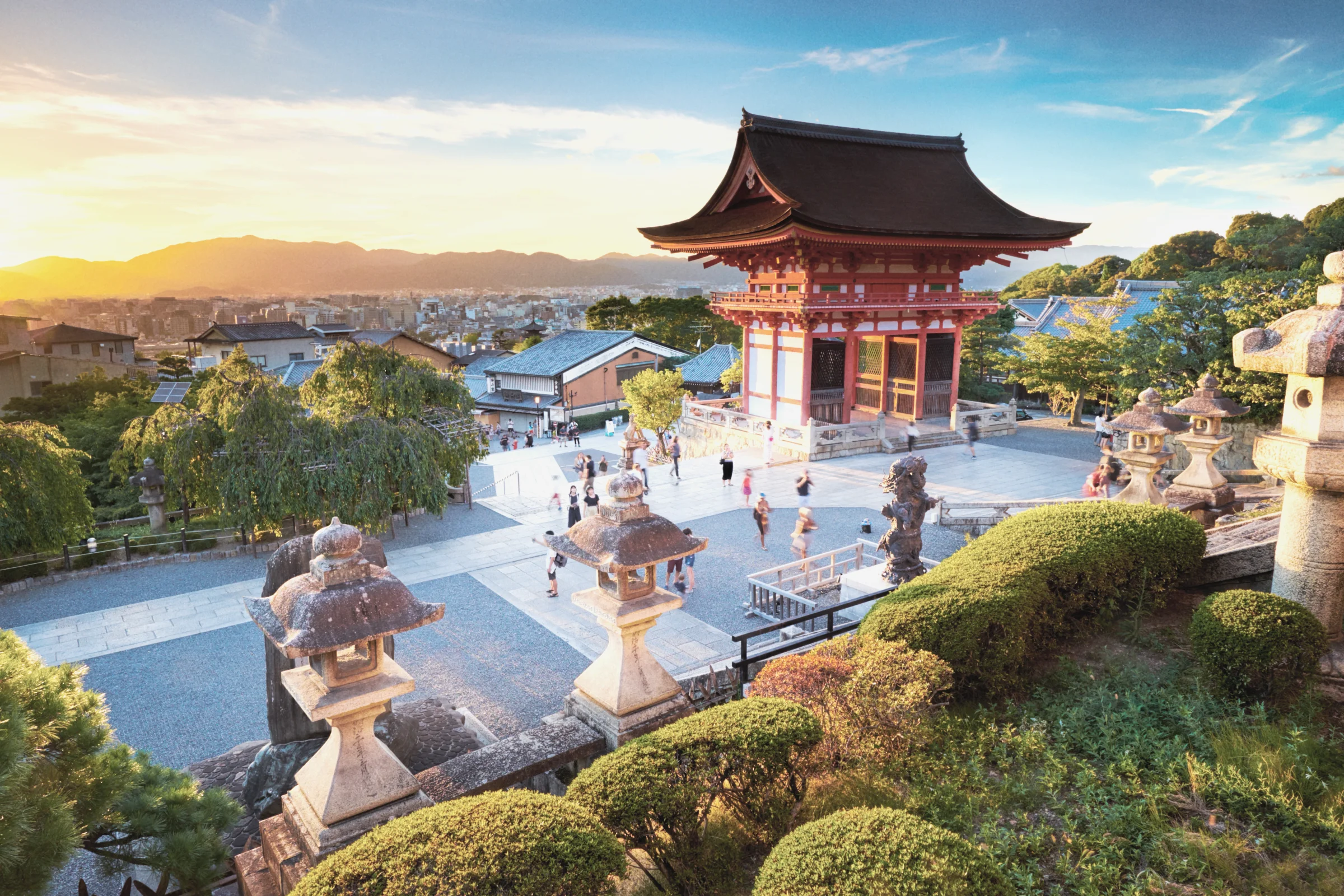 Nishiki Passage: Kyoto's Kitchen Revealed